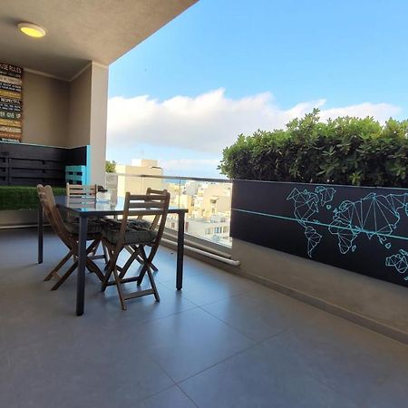 Stylish - Modern - Large Terrace - 2 Bed - 200 M From Sea - Fully Air Con Apartment เซนต์พอลส์เบย์ ภายนอก รูปภาพ