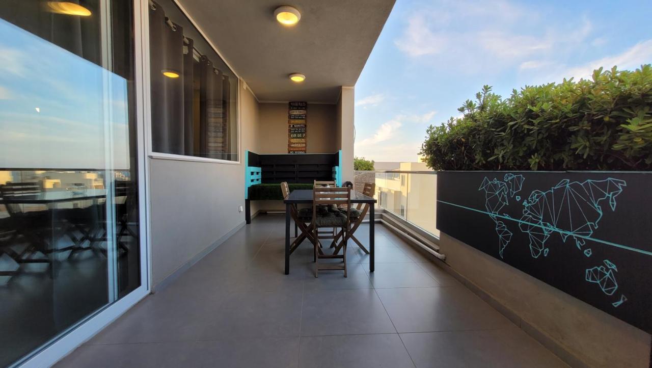 Stylish - Modern - Large Terrace - 2 Bed - 200 M From Sea - Fully Air Con Apartment เซนต์พอลส์เบย์ ภายนอก รูปภาพ