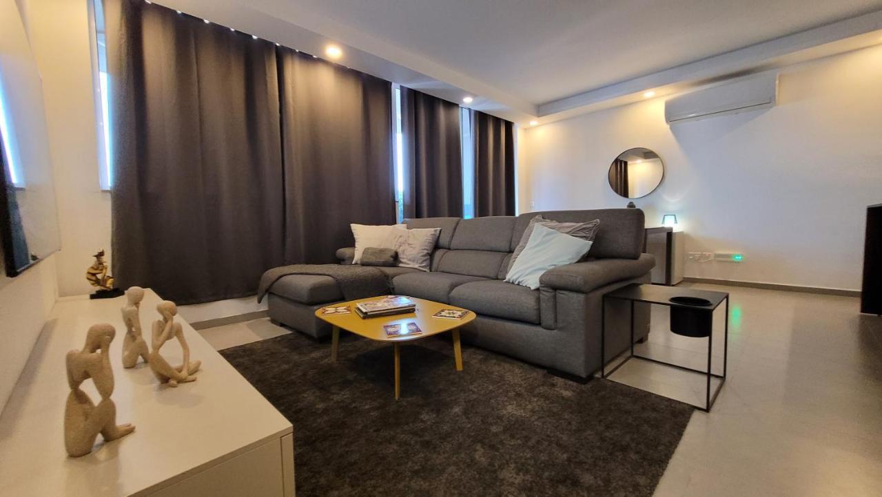 Stylish - Modern - Large Terrace - 2 Bed - 200 M From Sea - Fully Air Con Apartment เซนต์พอลส์เบย์ ภายนอก รูปภาพ