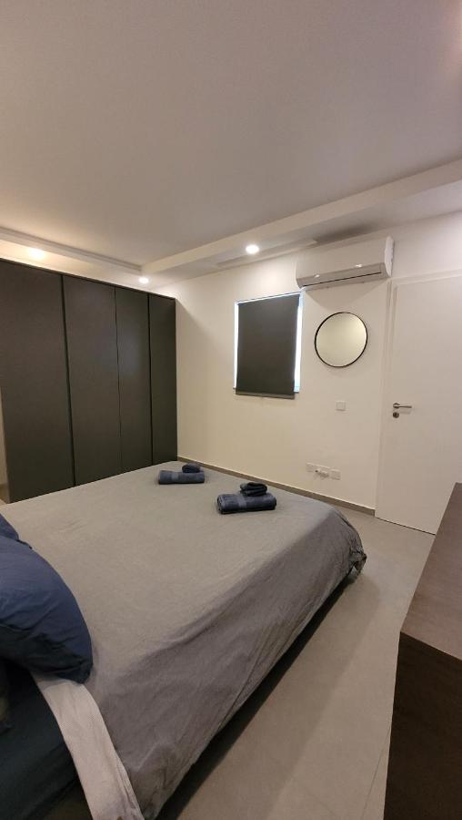 Stylish - Modern - Large Terrace - 2 Bed - 200 M From Sea - Fully Air Con Apartment เซนต์พอลส์เบย์ ภายนอก รูปภาพ