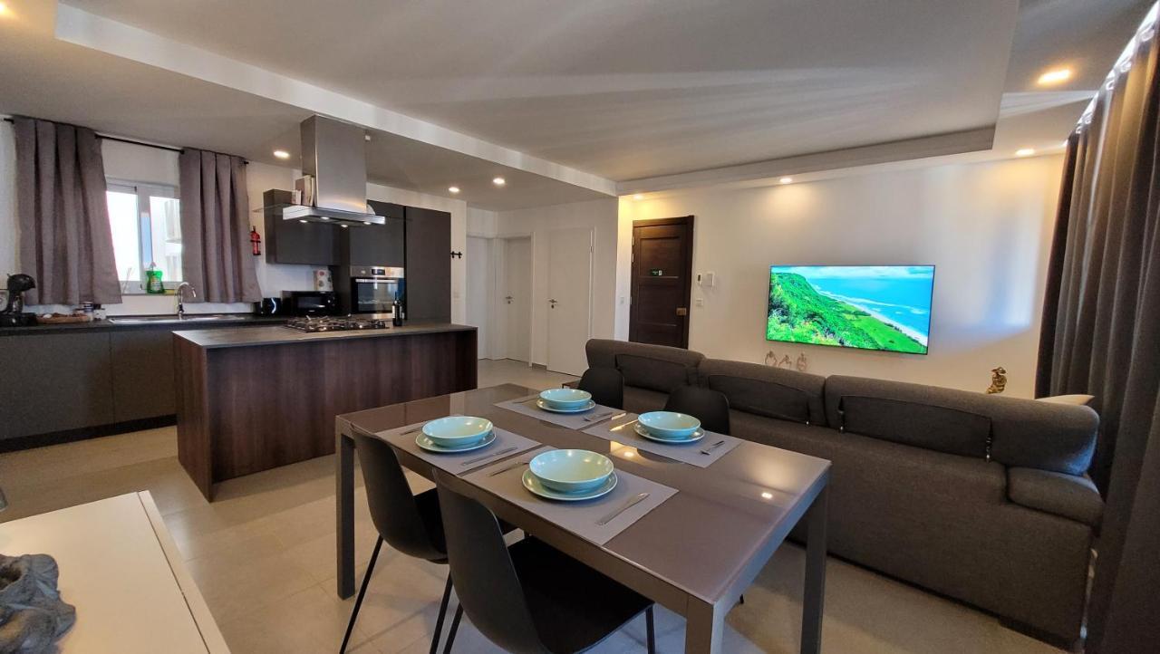 Stylish - Modern - Large Terrace - 2 Bed - 200 M From Sea - Fully Air Con Apartment เซนต์พอลส์เบย์ ภายนอก รูปภาพ